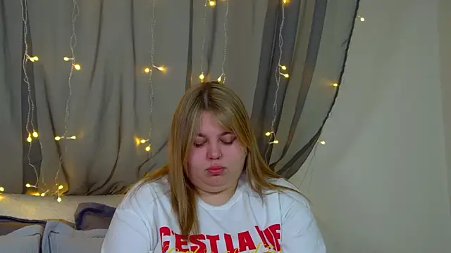 Snapshot of LillianKim chatting on 11-16-25, 06:30 LillianKim online show from 11-16-25, 06:30