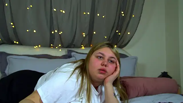 Snapshot of LillianKim chatting on 12-01-25, 07:24 LillianKim online show from 12-01-25, 07:24