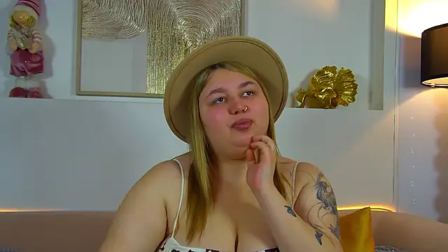 Snapshot of LillianKim chatting on 12-04-25, 06:38 LillianKim online show from 12-04-25, 06:38