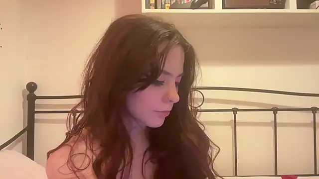 Snapshot of crystalsbaby chatting on 03-05-25, 01:10 crystalsbaby online show from 03-05-25, 01:10