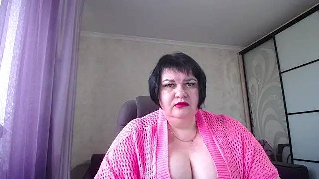 Snapshot of JuicyLady_Di chatting on 02-02-25, 12:13 JuicyLady Di online show from 02-02-25, 12:13