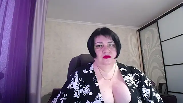 Snapshot of JuicyLady_Di chatting on 02-03-25, 05:51 JuicyLady Di online show from 02-03-25, 05:51