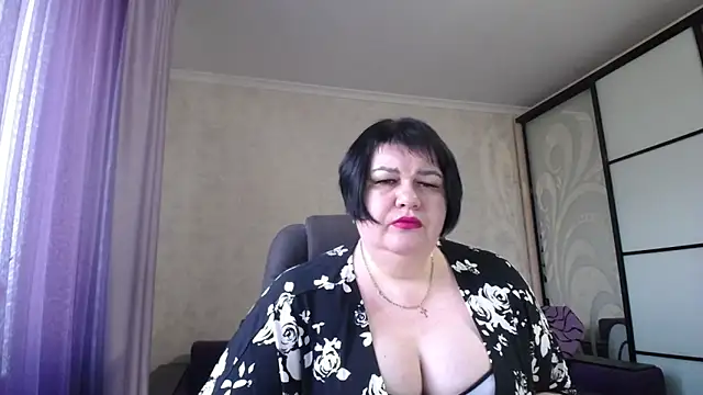 Snapshot of JuicyLady_Di chatting on 02-03-25, 01:51 JuicyLady Di online show from 02-03-25, 01:51