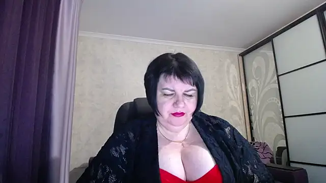 Snapshot of JuicyLady_Di chatting on 02-04-25, 03:36 JuicyLady Di online show from 02-04-25, 03:36