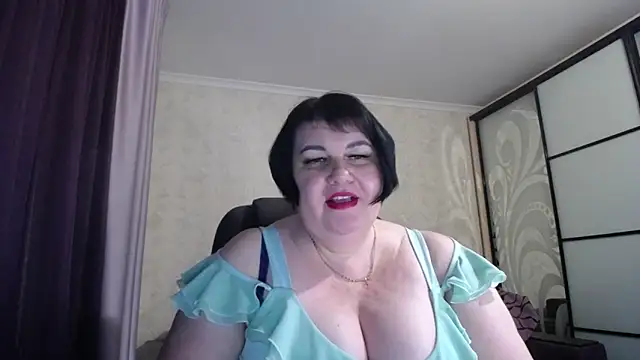Snapshot of JuicyLady_Di chatting on 02-05-25, 03:20 JuicyLady Di online show from 02-05-25, 03:20