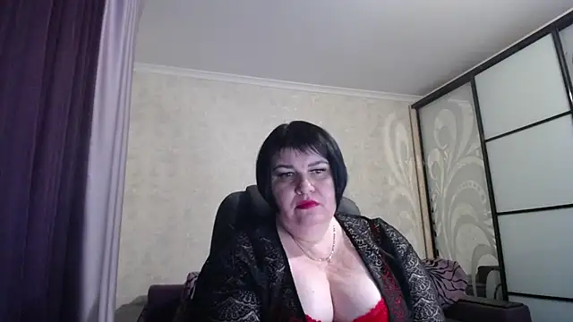 Snapshot of JuicyLady_Di chatting on 02-06-25, 03:31 JuicyLady Di online show from 02-06-25, 03:31