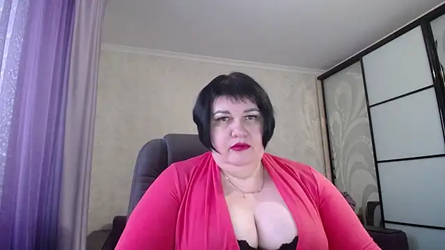 Snapshot of JuicyLady_Di chatting on 02-07-25, 02:15 JuicyLady Di online show from 02-07-25, 02:15