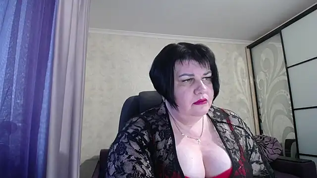 Snapshot of JuicyLady_Di chatting on 02-14-25, 02:44 JuicyLady Di online show from 02-14-25, 02:44