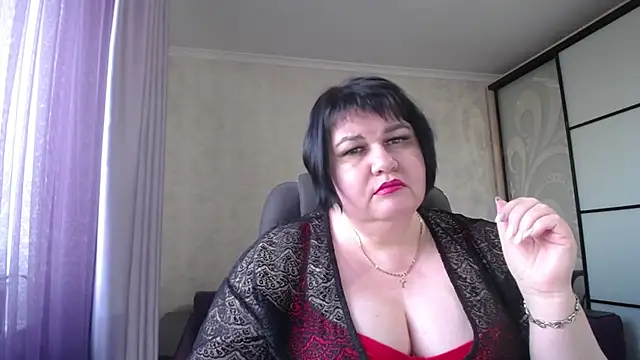 Snapshot of JuicyLady_Di chatting on 03-08-25, 02:51 JuicyLady Di online show from 03-08-25, 02:51