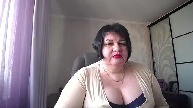 Snapshot of JuicyLady_Di chatting on 03-09-25, 09:02 JuicyLady Di online show from 03-09-25, 09:02