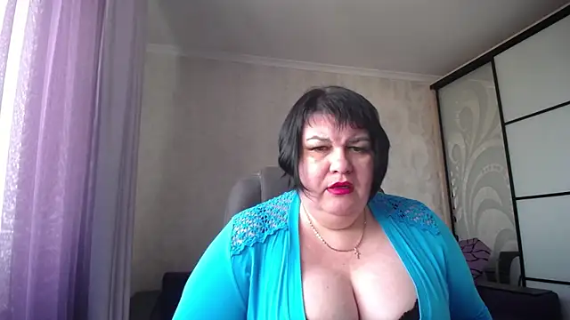 Snapshot of JuicyLady_Di chatting on 03-23-25, 08:59 JuicyLady Di online show from 03-23-25, 08:59