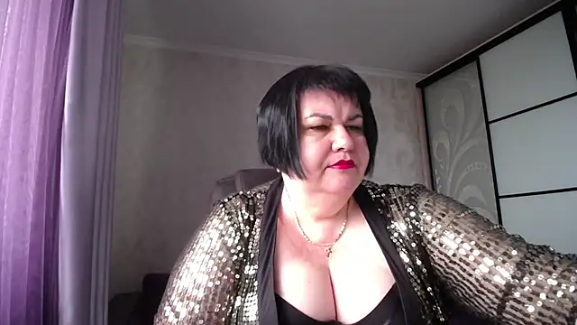 Snapshot of JuicyLady_Di chatting on 09-19-25, 05:09 JuicyLady Di online show from 09-19-25, 05:09