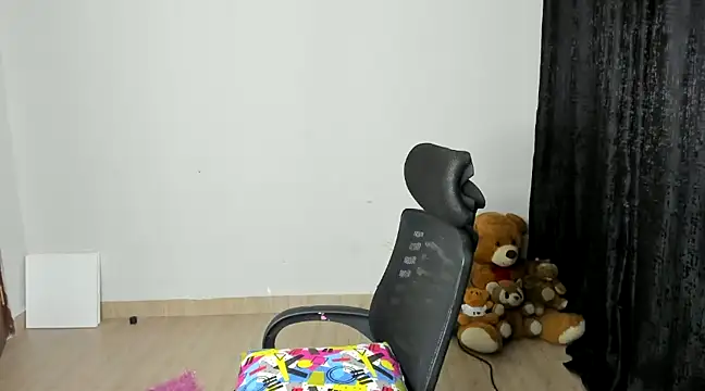 Snapshot of _Hello_Titty_ chatting on 02-18-25, 02:38 Hello Titty online show from 02-18-25, 02:38