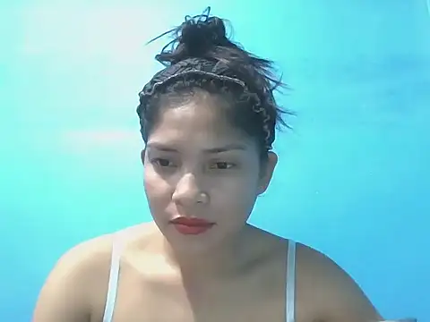 Snapshot of prettyyoung_mom23 chatting on 12-16-25, 02:00 prettyyoung mom23 online show from 12-16-25, 02:00