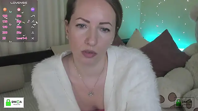 Snapshot of Queenymel chatting on 02-14-26, 02:58 Queenymel online show from 02-14-26, 02:58