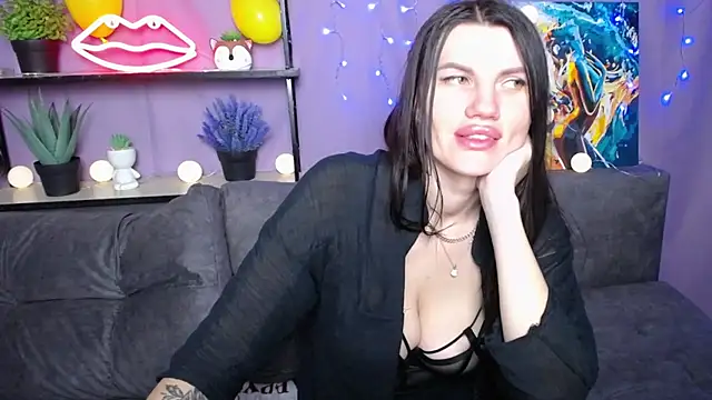 Snapshot of MilaLoona chatting on 01-23-25, 04:15 MilaLoona online show from 01-23-25, 04:15