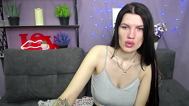 Snapshot of MilaLoona chatting on 03-21-25, 07:00 MilaLoona online show from 03-21-25, 07:00