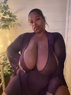 Snapshot of BigFineSelena chatting on 10-11-25, 11:47 BigFineSelena online show from 10-11-25, 11:47