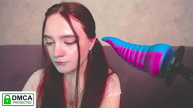 Snapshot of Alyssa___Scarlet chatting on 11-19-25, 03:39 Alyssa Scarlet online show from 11-19-25, 03:39