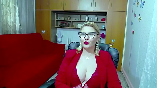 LucilleFenlys online show from 02-26-25, 06:15