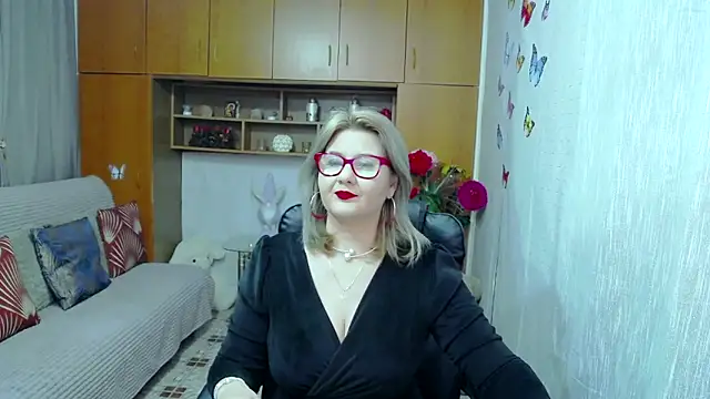 LucilleFenlys online show from 10-20-25, 09:15