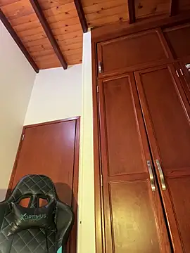 Snapshot of loolla_23 chatting on 02-25-25, 12:47 loolla 23 online show from 02-25-25, 12:47