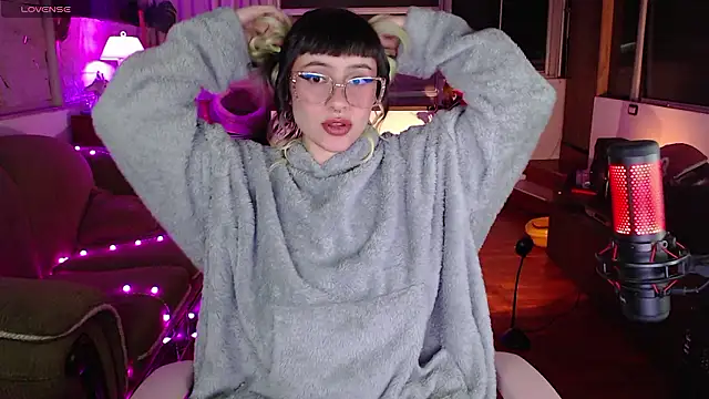 Snapshot of Aquamarinebubble chatting on 12-04-24, 04:10 Aquamarinebubble online show from 12-04-24, 04:10