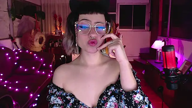 Snapshot of Aquamarinebubble chatting on 03-03-25, 04:47 Aquamarinebubble online show from 03-03-25, 04:47