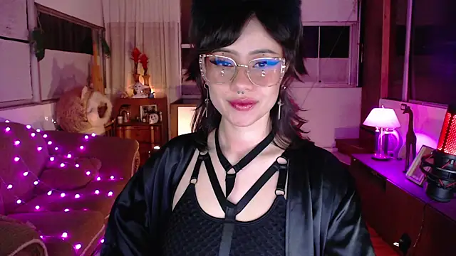 Snapshot of Aquamarinebubble chatting on 10-15-25, 03:06 Aquamarinebubble online show from 10-15-25, 03:06