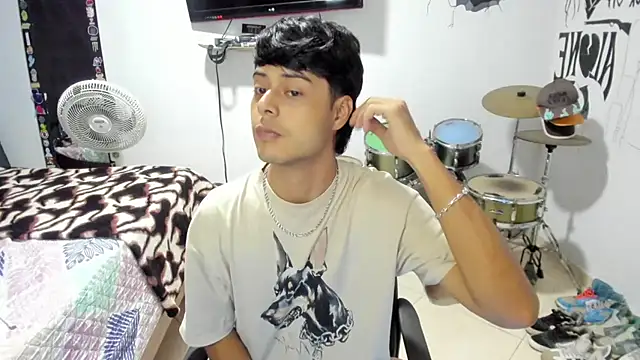 Zack falcon online show from 10-17-25, 03:42