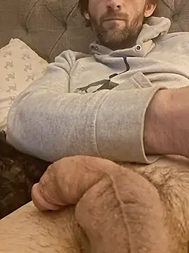 Snapshot of lewis7869 chatting on 12-19-25, 03:41 lewis7869 online show from 12-19-25, 03:41