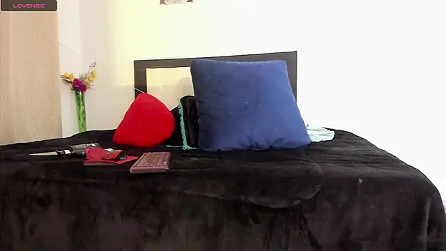 alicia rouusel online show from 12-22-24, 04:06