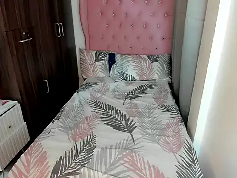 Snapshot of Arkangelxx chatting on 01-14-25, 06:28 Arkangelxx online show from 01-14-25, 06:28