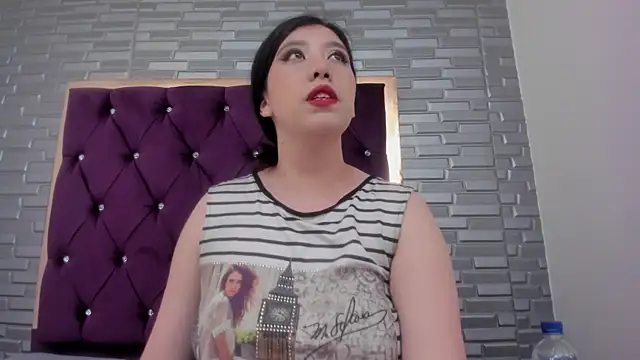 Snapshot of AntoneellaF chatting on 12-27-24, 08:28 AntoneellaF online show from 12-27-24, 08:28