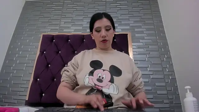 Snapshot of AntoneellaF chatting on 01-22-25, 10:48 AntoneellaF online show from 01-22-25, 10:48