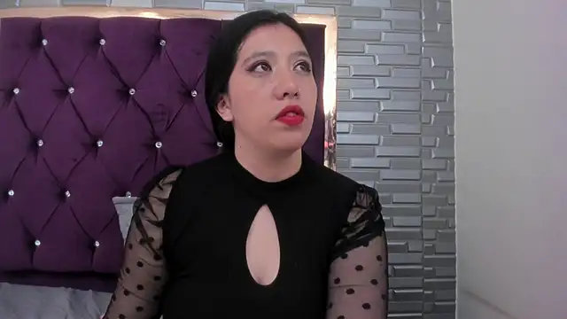 Snapshot of AntoneellaF chatting on 01-25-25, 08:53 AntoneellaF online show from 01-25-25, 08:53