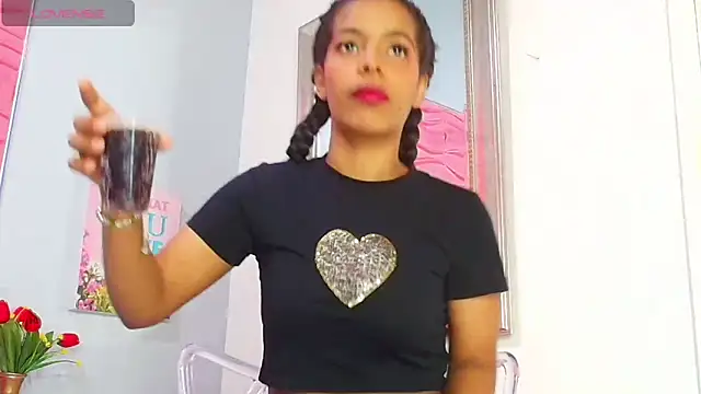 Snapshot of _Valeria_Brown chatting on 03-06-25, 08:27  Valeria Brown online show from 03-06-25, 08:27