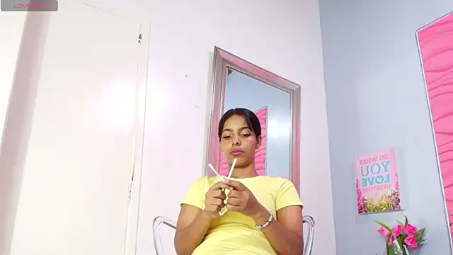 Snapshot of _Valeria_Brown chatting on 03-19-25, 01:10  Valeria Brown online show from 03-19-25, 01:10