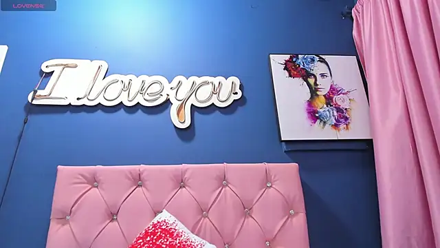 Snapshot of _Valeria_Brown chatting on 09-28-25, 08:03  Valeria Brown online show from 09-28-25, 08:03