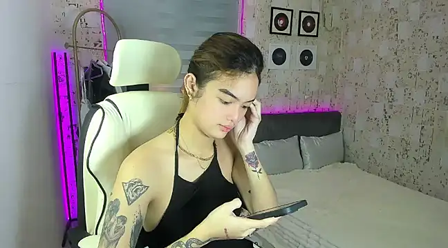 AlexandraMooree online show from 01-17-25, 01:46