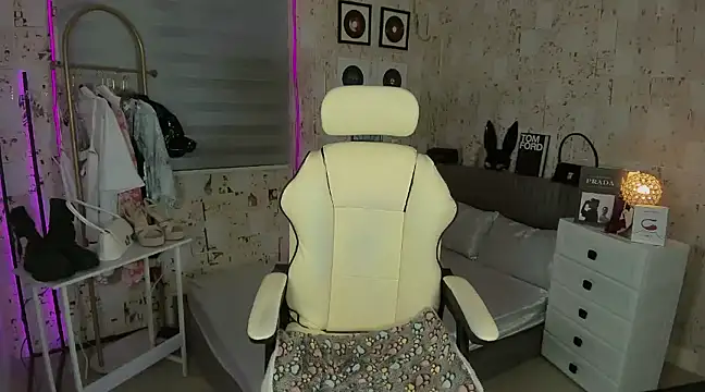 AlexandraMooree online show from 03-20-25, 09:37