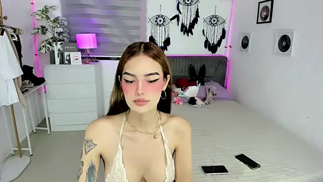 AlexandraMooree online show from 06-15-26, 09:28