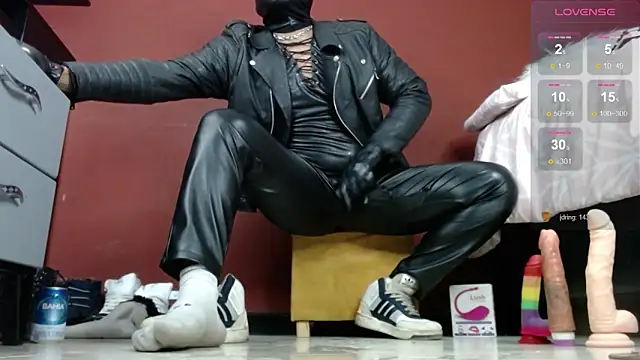 TomLover 12 online show from 01-29-25, 03:01