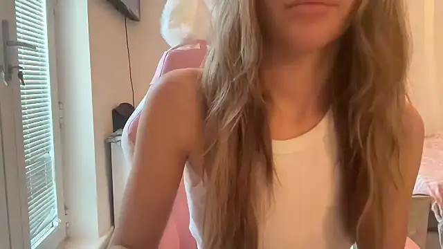 Snapshot of Lillymariee chatting on 01-01-25, 01:37 Lillymariee online show from 01-01-25, 01:37