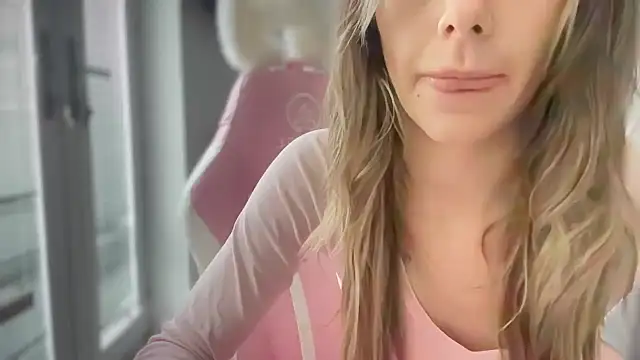 Snapshot of Lillymariee chatting on 01-04-25, 12:27 Lillymariee online show from 01-04-25, 12:27