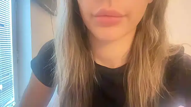 Snapshot of Lillymariee chatting on 01-23-25, 11:37 Lillymariee online show from 01-23-25, 11:37