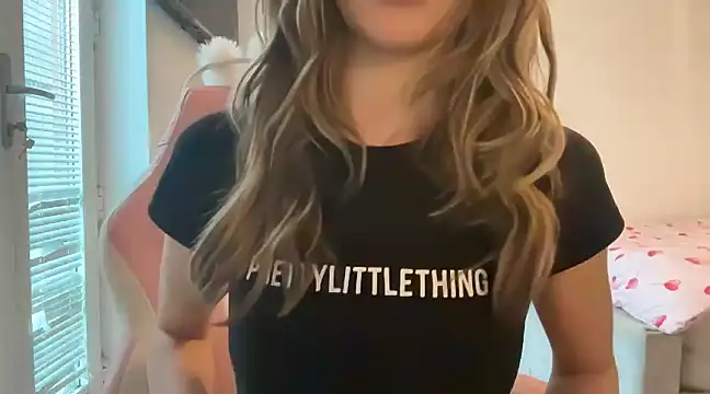 Snapshot of Lillymariee chatting on 02-07-25, 01:01 Lillymariee online show from 02-07-25, 01:01