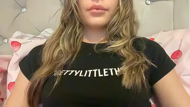 Snapshot of Lillymariee chatting on 02-07-25, 04:46 Lillymariee online show from 02-07-25, 04:46