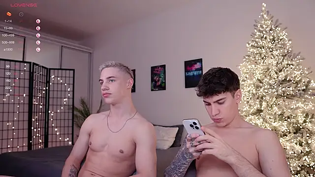 Snapshot of Evan__White_ chatting on 12-27-24, 04:10 Evan White online show from 12-27-24, 04:10