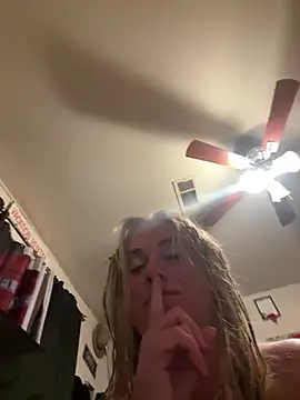 Snapshot of ClumsyLink chatting on 02-11-25, 02:35 ClumsyLink online show from 02-11-25, 02:35